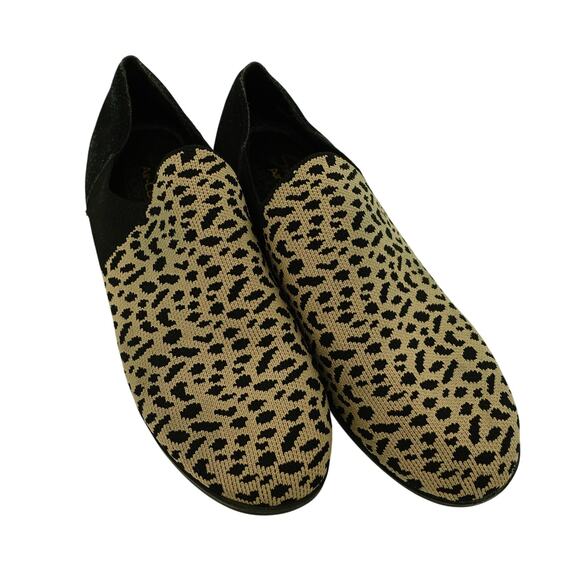 Skechers Memory Foam Stretch Fit Animal Print Comfort Slip on Loafers Size 6.5 - Picture 2 of 8